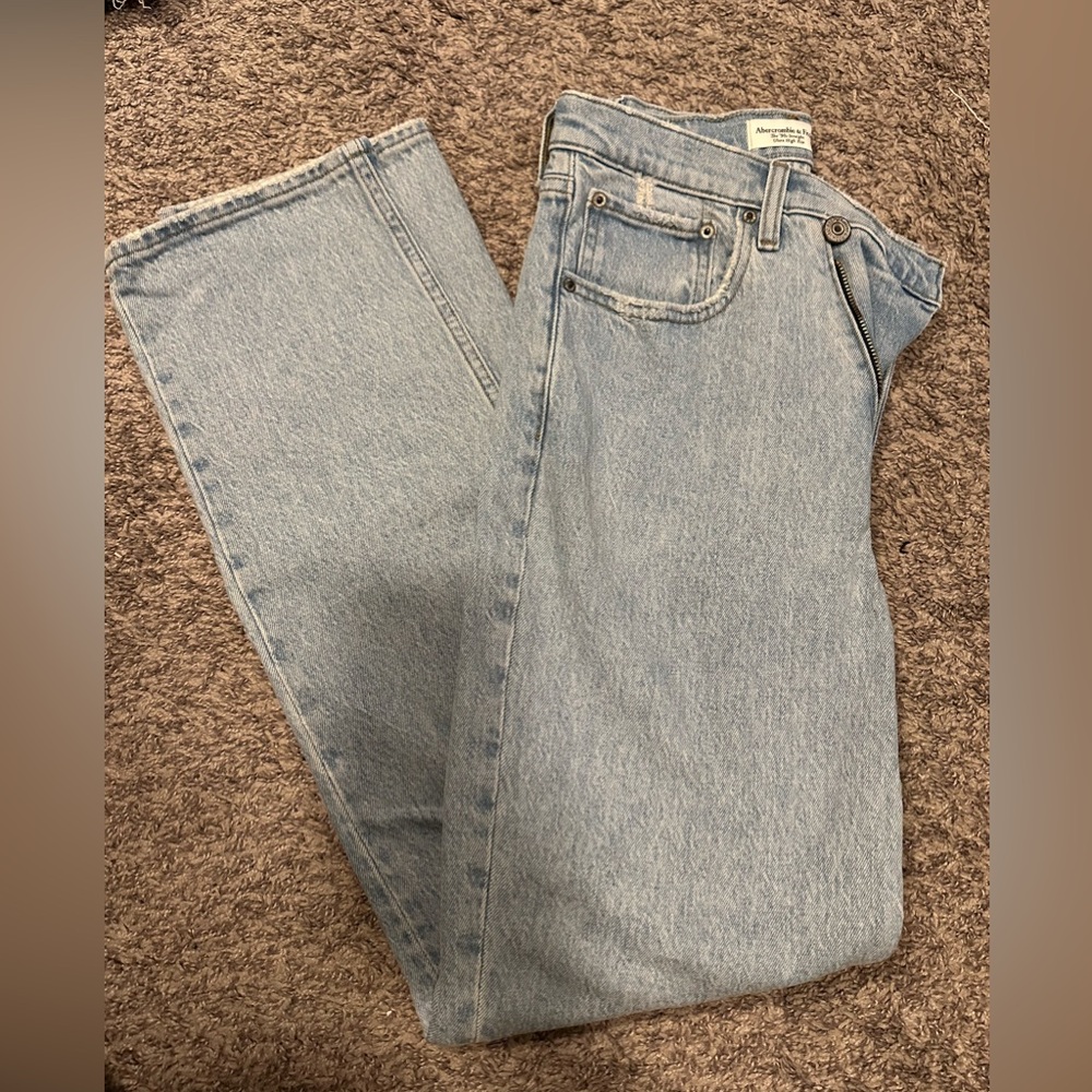 Abercrombie & Fitch Light Wash 90’s Ultra High Rise Straight Leg Jeans